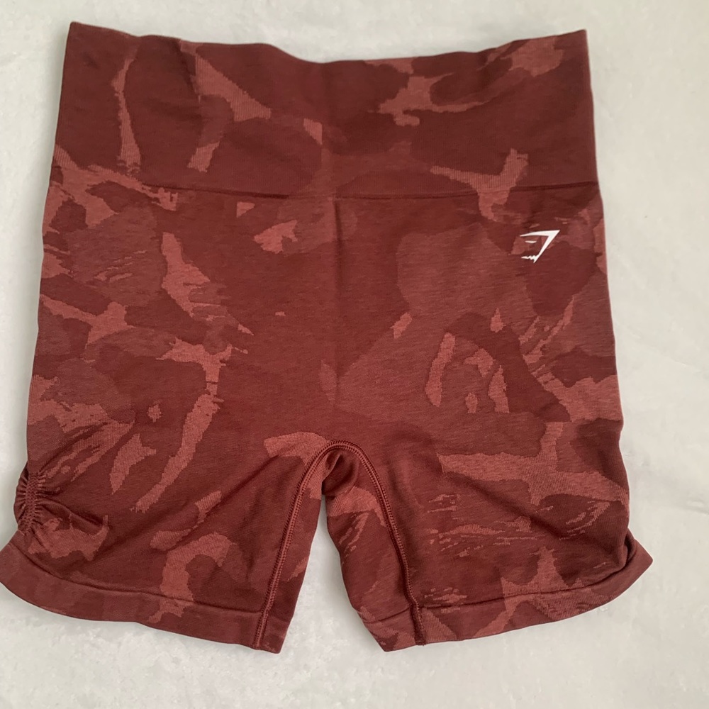 Gymshark camo wine red shorts ❤️ Size L.